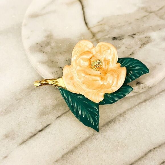 Vintage Enameled Rose Brooch Pin Cream Peach Flower with Green Leaves Signed USA - Picture 1 of 6